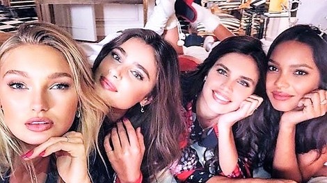 Pri Victoria's Secret bomo po novem videvali MOČNEJŠE manekenke, in to je prva izmed njih! (foto)