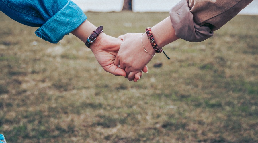 Awwww! Poglej, katera znana Slovenca sta pravkar priznala, da sta v zvezi (foto: Unsplash.com/Dương Hữu)