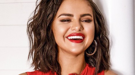 Selena Gomez je navdušila z obleko, za katero boš v Zari odštela 40€