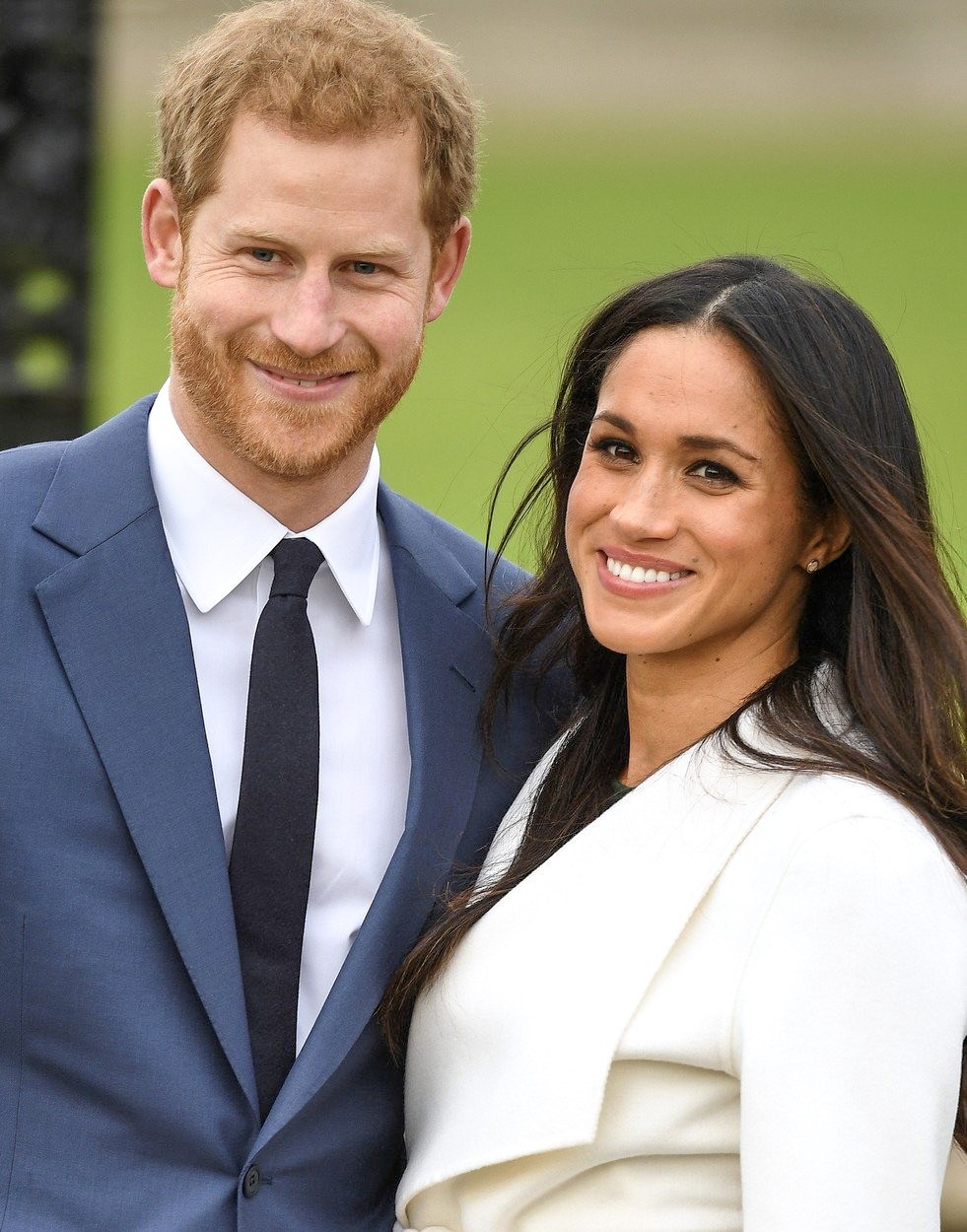 Viri so britanskim novinarjem povedali, da sta si Harry in Sarah telefonski številki izmenjala na eni od zabav, ter da …