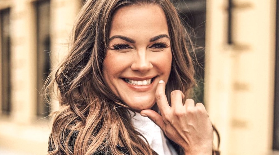 VAU! Rebeka Dremelj javnosti predstavila novo pesem z GLOBOKIM sporočilom (video) (foto: Instagram)