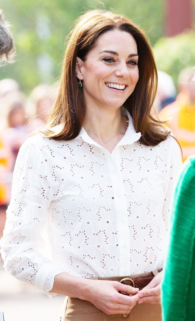 Kate Middleton nam vedno znova dokazuje, da lahko nosi karkoli, da je videti čudovito. Na enem izmed zadnjih kraljevih dogodkov …