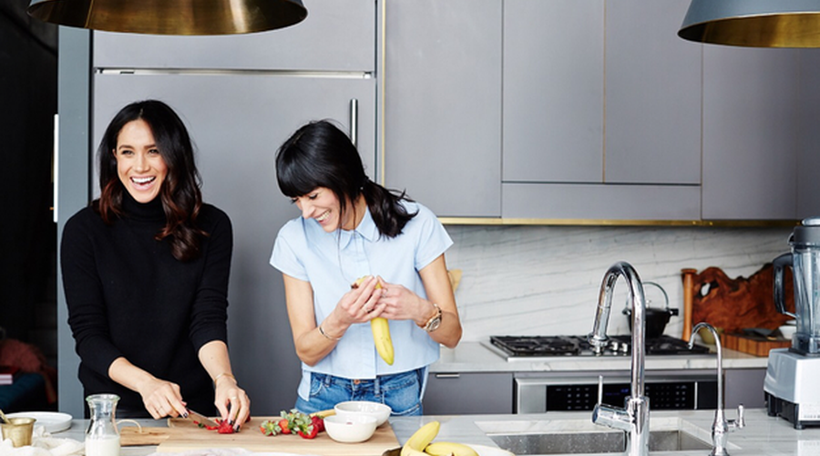 RECEPT: S tem smutijem svojo kožo nahrani Meghan Markle! (foto: Profimedia)