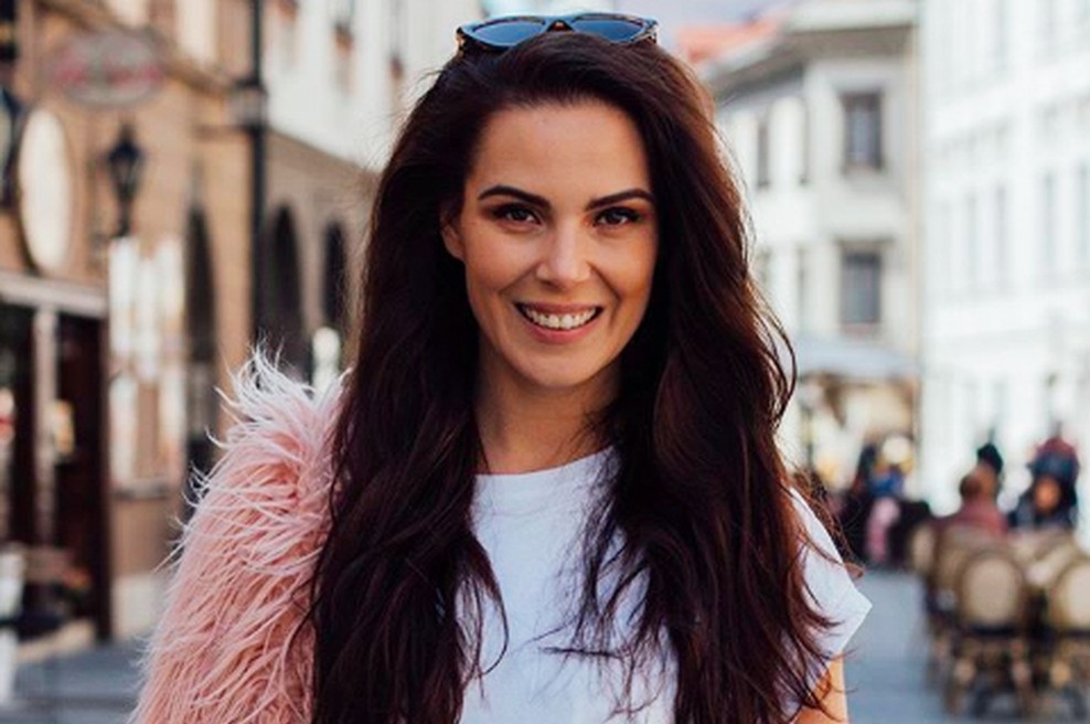 Awwww! Poglej, kako FANTASTIČNO torbico je nosila Ula Furlan (popolna za poletje!) (foto: Instagram.com/ulaf)