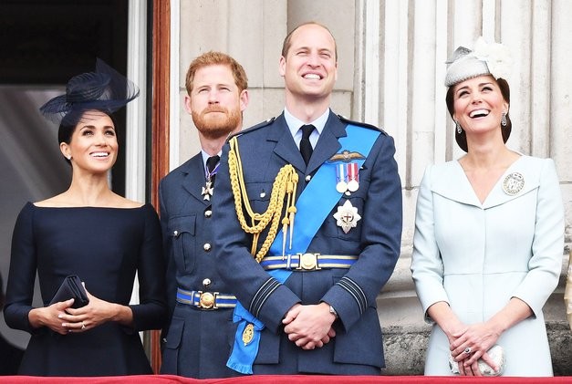 ... sama! Družbo jima bodo delali še princ George, princeska Charlotte in princ Louis, ki že nestrpno čakajo, da spet …