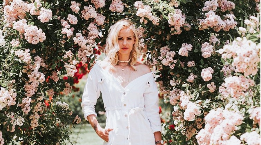 Modni svet je obnorel najbolj KUL 'choker' tega poletja (obožuje ga tudi Tjaša Kokalj Jerala) (foto: Instagram.com/tajasakokaljjerala)