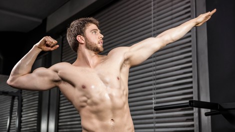 Zakaj ženske privlačijo mišice in zakaj se moški mišičastih kolegov nekoliko bojijo?