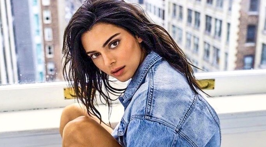 Kul dekleta bodo to JESEN lase spenjala tako, kot je to storila Kendall Jenner (foto: Profimedia)