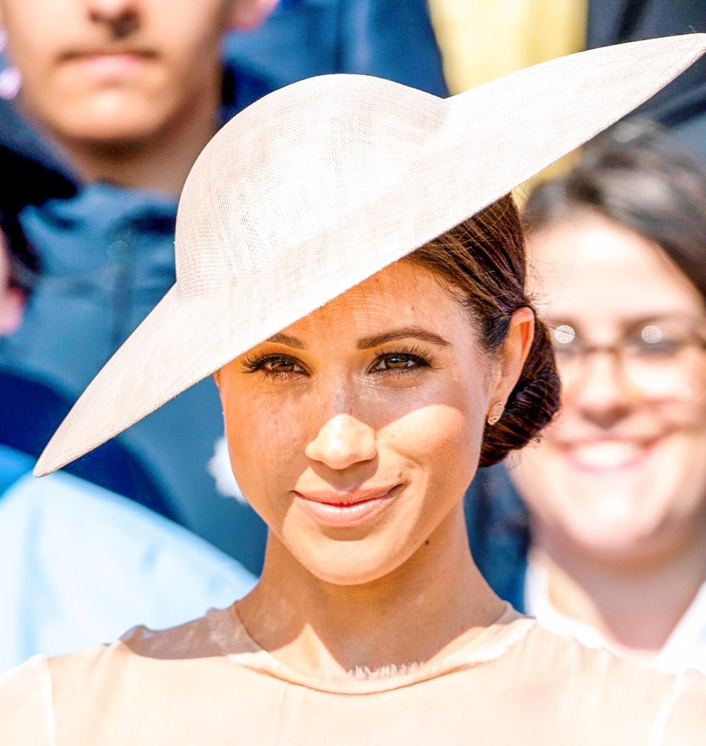 Meghan Markle se odločno podaja v modne vode, kar dokazuje tudi njena nova kolekcija z dobrodelno organizacijo "Smart Works", ki …