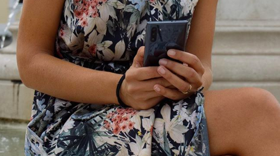 Obožuješ Samsung mobilne telefone? Potem se boš v njihov novi model ZA-LJU-BI-LA (foto: Instagram.com/samsungslovenija)