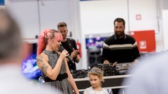 Nika Zorjan otvorila prvo prenovljeno trgovino Big Bang v Mariboru