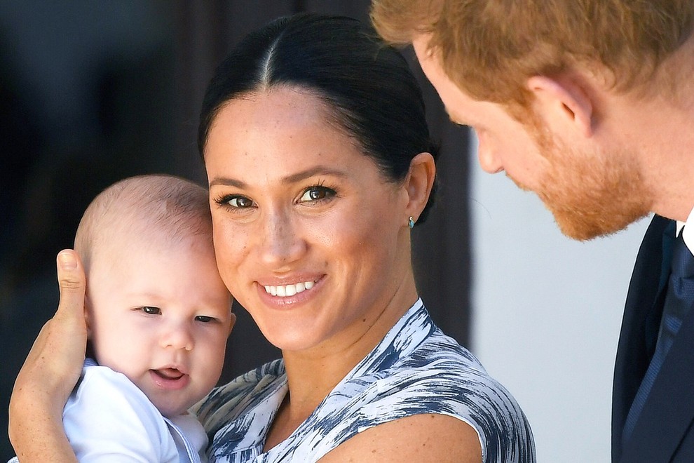 👉Meghan je namreč na sodišče, kjer trenutno bije bitko z mediji, vložila prošnjo, da se celotno sojenje prestavi za točno …