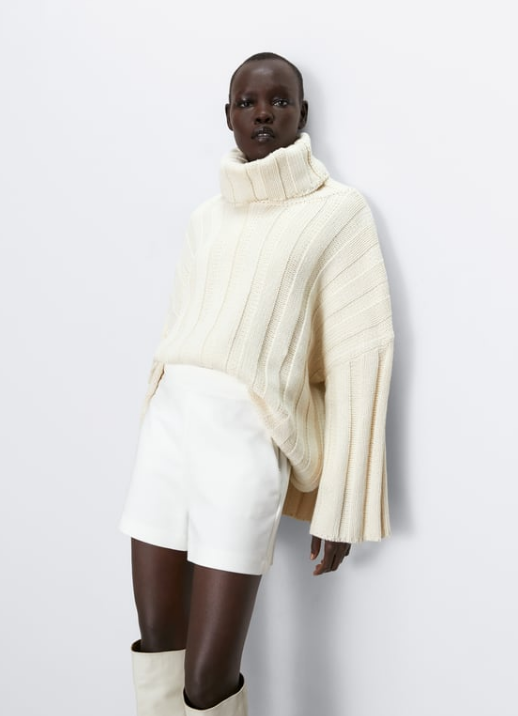… Zarin bel over-sized pulover s puli ovratnikom. Nam je *noro* všeč in smo ga tudi že naročile. 🙊 Na …
