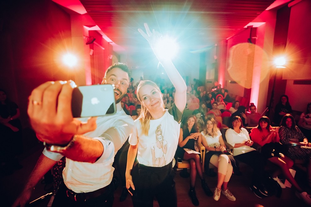 ... Nina Štefe. Dekle, ki stoji za uspešnim Instagram profilom @časzakavo. 😍