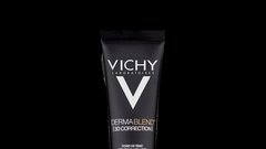 Priljubljen puder zagotavlja obstojnost do 16 ur in je primeren za prekrivanje trdovratnih znakov mastne kože.<br />
<br />
Vichy Dermablend Fluid Corrective Foundation, 30 ml (22,66 €)