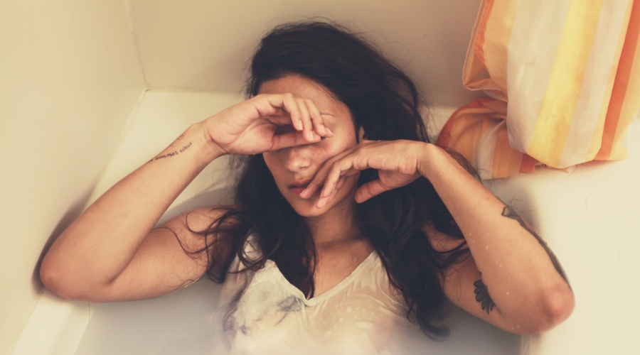 "Moj brat je umrl zelo osamljen, njegovo telo vsega skupaj ni več zmoglo" (iskrena izpoved Slovenke) (foto: Unsplash.com/Naomi August)