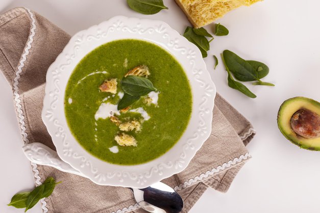 OMG! Našle smo hudo dober RECEPT za avokadovo-bučno juho 😍 (foto: Ana Žontar)