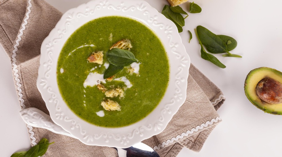 OMG! Našle smo hudo dober RECEPT za avokadovo-bučno juho 😍 (foto: Ana Žontar)