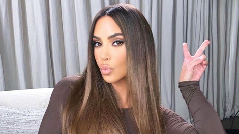 FOTO: Tako so videti naravni lasje Kim Kardashian (*ostali smo brez besed*)