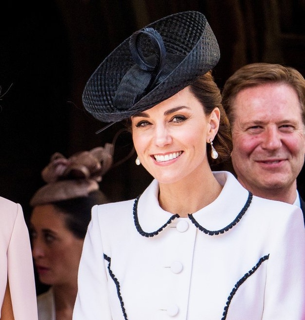 Kate Middleton velikorat vidimo v zelo elegantnih opravah, ki seveda zahtevajo tudi elegantne modne dodatke. V kraljevi družini nasploh imajo …