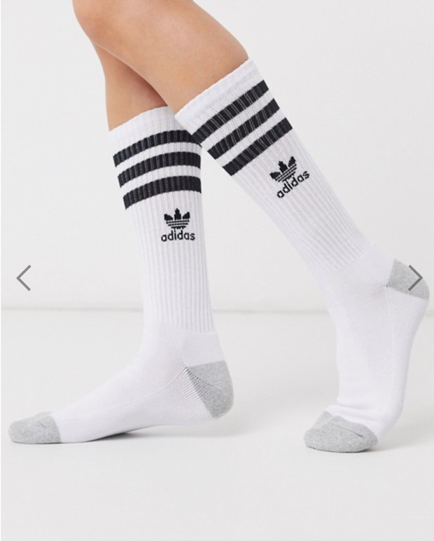 👉Top par nogavic boš našla na spletni strani ASOS, kjer lahko izbiraš tudi med različnimi barvami in sicer na tej …
