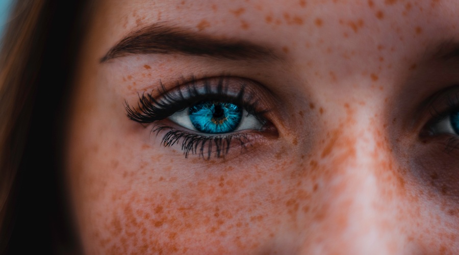 TO maskaro kar 88% vseh uporabnic priporoča svoji prijateljici (na voljo je tudi pri nas!) (foto: Unsplash.com/CloudyPixel)