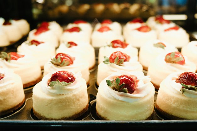 RECEPT: PUHAST 'cheesecake', ki je obnorel Instagram (iz samo 3 sestavin) (foto: Unsplash.com/Lucy-Claire)