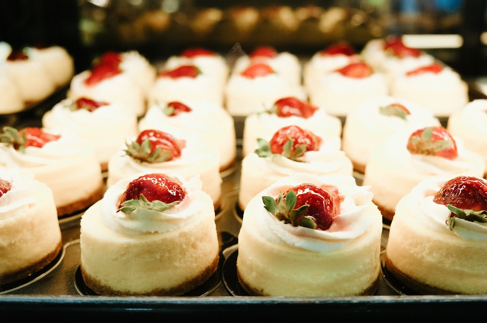 RECEPT: PUHAST 'cheesecake', ki je obnorel Instagram (iz samo 3 sestavin) (foto: Unsplash.com/Lucy-Claire)