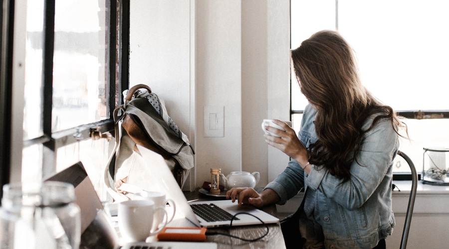 Podpri kvalitetno novinarstvo s svojim prispevkom (foto: Unsplash.com / Andrew Neel)