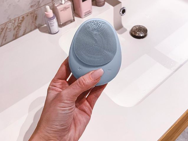 Cosmo ti PODARJA sonično napravo za čiščenje obraza EGGO (hudoooo!) (foto: Eggo Instagram)