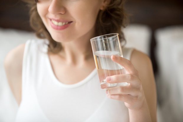 VODA LAHKO SPREMENI OKUS. Če piješ pitno vodo iz vodovoda, ta zelo verjetno vsebuje dezinfekcijska sredstva, kot je klor. Klor …