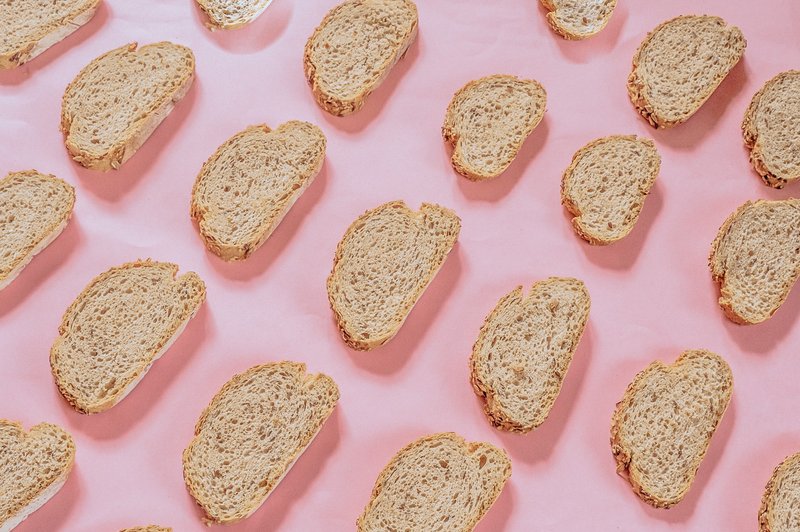 Če želiš, da tvoj kruh ostane čim dlje SVEŽ, ga shranjuj V TEM (ne, NE govorimo o leseni škatli) (foto: Profimedia)