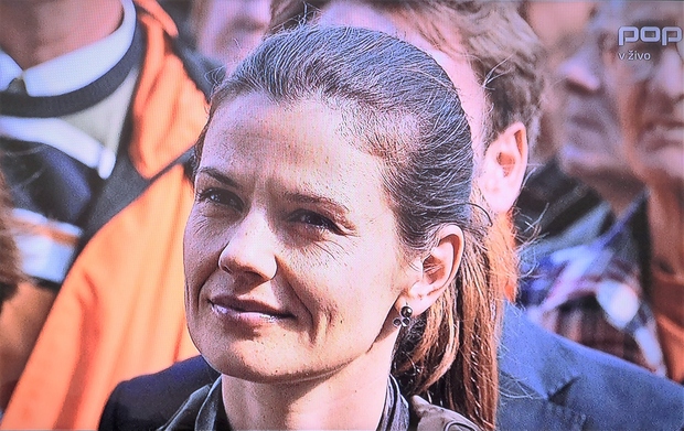 Govorimo o Urški Bačovnik Janša, ženi slovenskega premierja, ki je na las podobna priljubljeni igralki. Tole 👆 je Urška, ki …