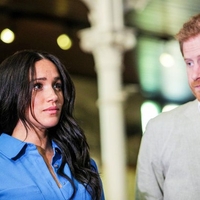 Princ Harry cele noči preživalja s TO slavno zvezdnico (Meghan se bo UTRGALO)