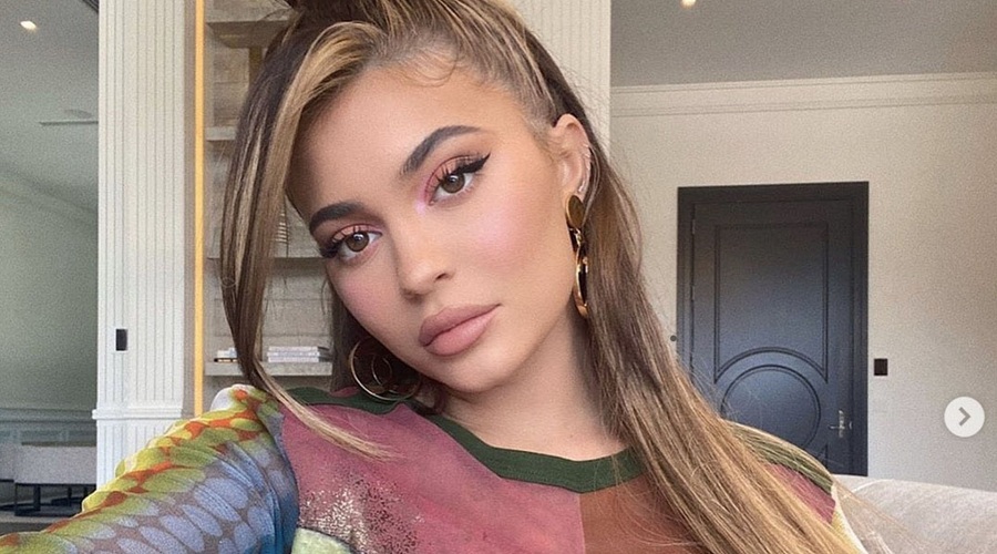 Poglej, kakšne so hlače za 13k evrov, ki jih je včeraj nosila Kylie Jenner (foto: Profimedia)