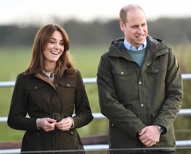Kate Middleton je ponovno navdušila modne poznavalce, saj je za 'Zoom' sestanek oblekla eno svojih najljubših oblek, ki smo jo …