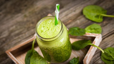 RECEPT: Smoothie iz jabolk in ingverja, ki bo izboljšal tvoj imunski sistem