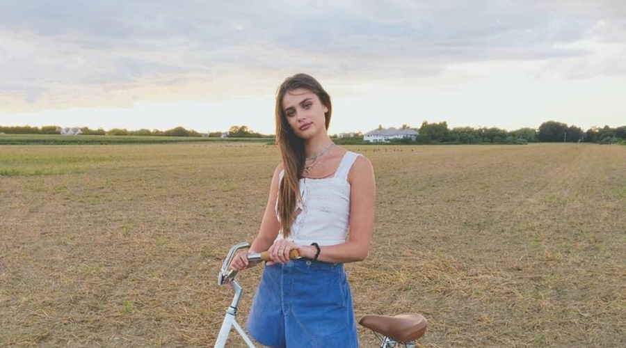 Hodiš v službo s kolesom? To so TOP ideje, kako se lahko oblečeš (ne da bi žrtvovala stil!) (foto: Profimedia)