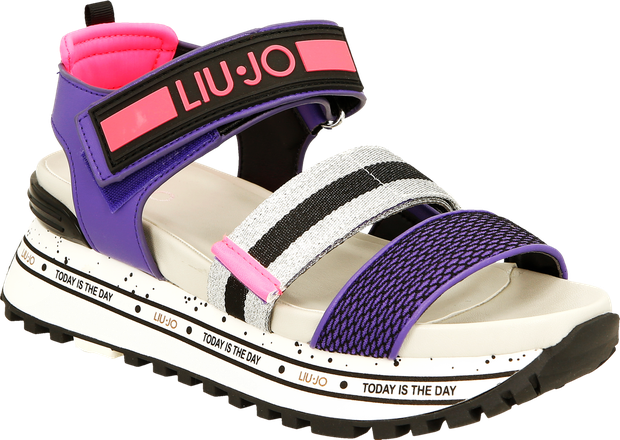 Nas so popolnoma očarali sandali s platformo blagovne znamke Liu Jo. Razlog? Divje barve, in udobje! 😍 Če so ti …