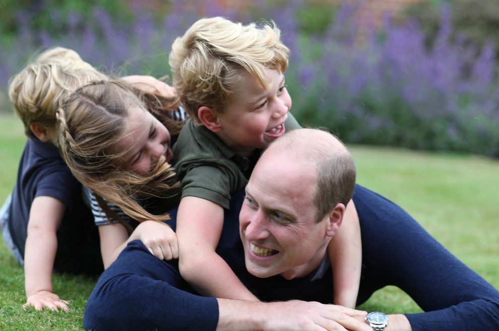 👉No, če pa tole ni najbolj kul fotografija kraljeve družine vseh časov! 🤩 Kate in William rada poudarita, da s …