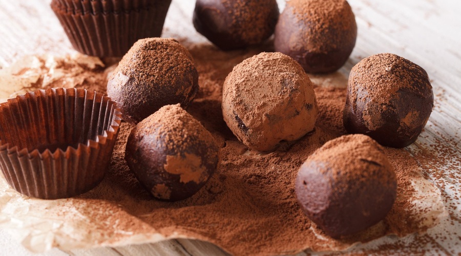 RECEPT: Odliiične kremaste ČOKOLADNE kroglice z AVOKADOM (hitro in BREZ peke!) (foto: Profimedia)