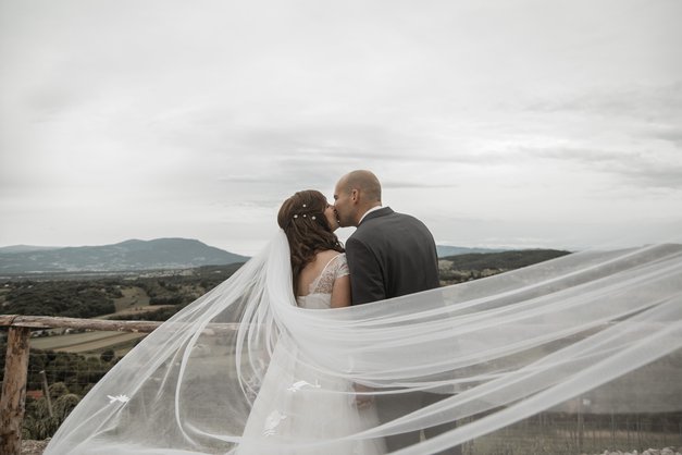 FOTO in VIDEO s poroke: Spoznala sta se na ona-on.com, zdaj pa sta si dahnila usodni DA (njuna zgodba je kičasto lepa😍) (foto: PROMO)