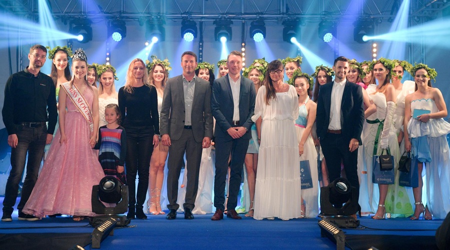 Poglej, kako je videti Miss Slovenije v času koronavirusa (bizarno ali odgovorno?) (foto: GREGA ERZEN)