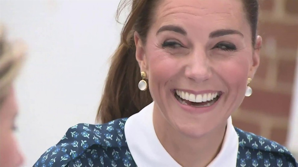 👉Uaau! Poudarjene obrvi, kot jih nosi Kate Middleton, se torej prav zares vračajo. Če sama nimaš sreče z močnimi obrvmi, …