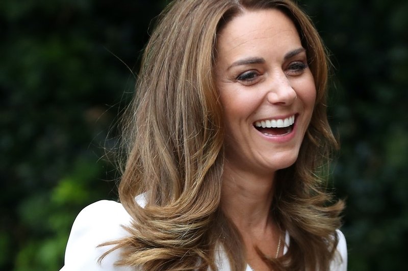 O, uau! Kate Middleton na video klicu razkrila svojo NOVO pričesko (in ja, krasna je!) (foto: Profimedia)