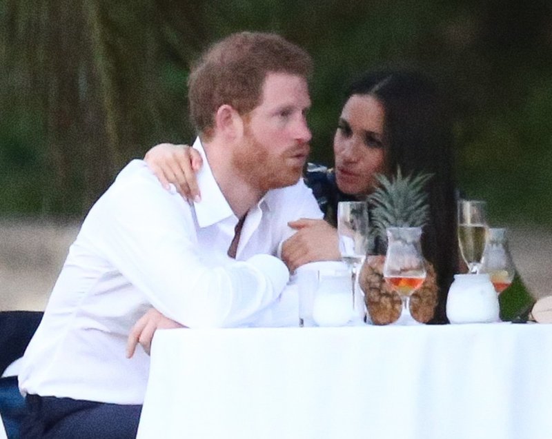 TOLE je imela Meghan oblečeno na prvem zmenku s princem Harryem
