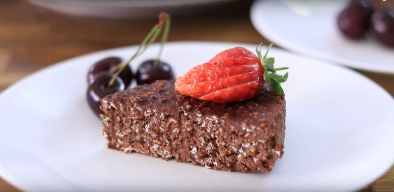 RECEPT: Božanska čokoladna torta iz 3 sestavin, ki je narejena v 10 min (brez PEKE) (foto: The Cooking Foodie | YouTube)
