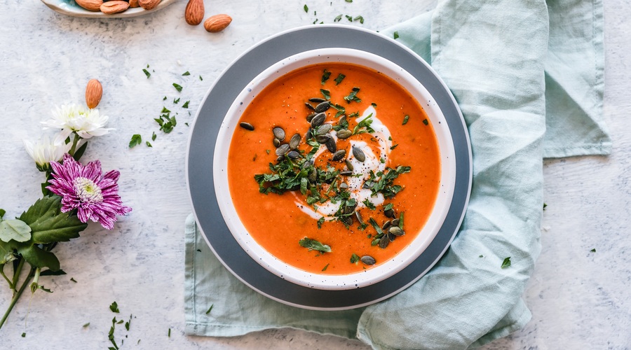 RECEPT: TA preprosta zimska JUHA topi maščobe kot nora (pa še slastna je!) (foto: Unsplash.com/Ella Olsson)