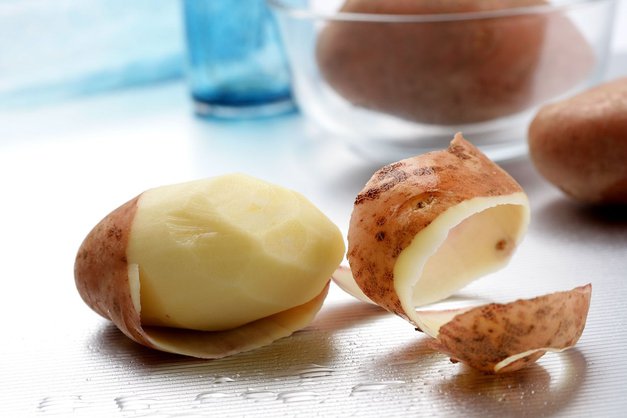 VIDEO: Vrhunski trik, s katerim krompir olupiš v sekundi (foto: Profimedia)