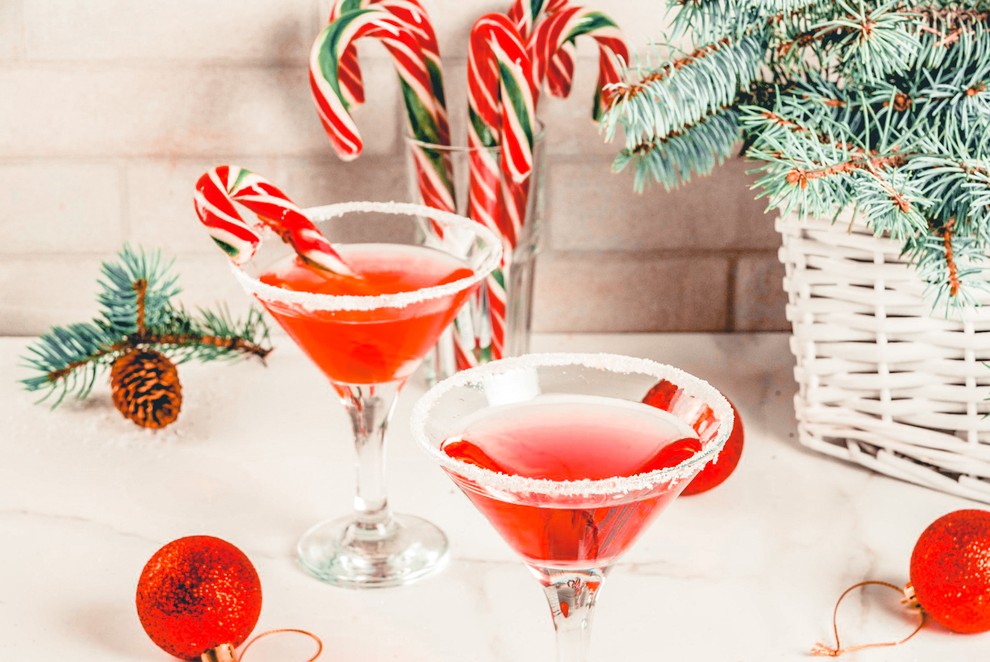 Si za decembrsko vzdušje že novembra? Mi tudi! 🙋‍♀️ Zate imamo noro dober gin tonik recept, ki si ga boš …